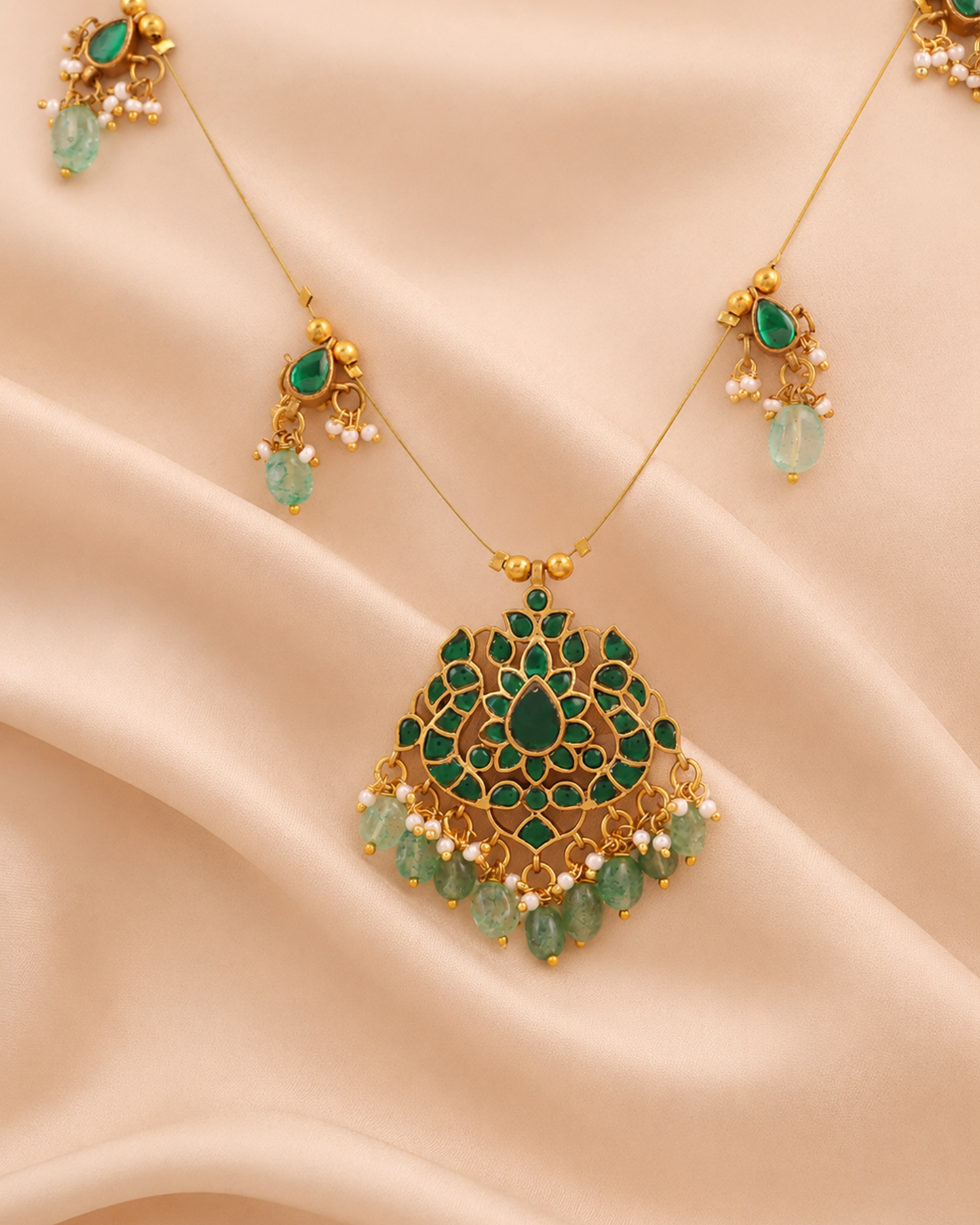 Emerald Toned Tar Necklace