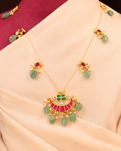 Emerald Beads Tar Necklace