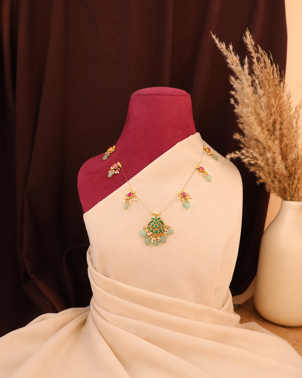 Jadau Emerald Tar Necklace
