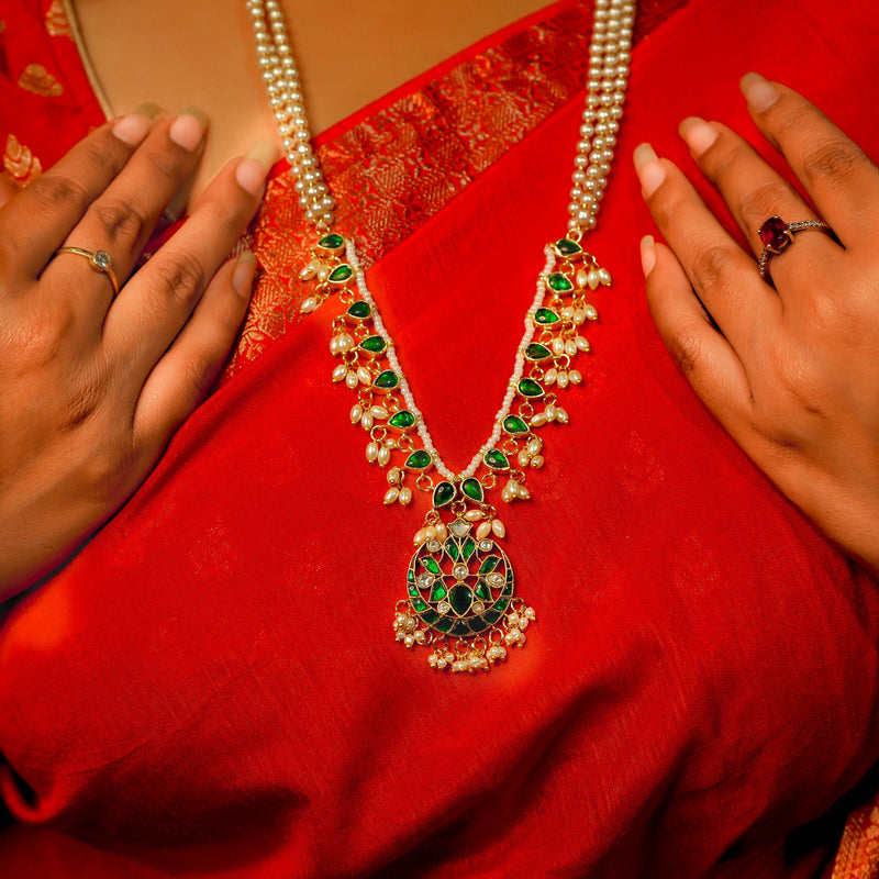 Emerald Jadau Kundan Necklace